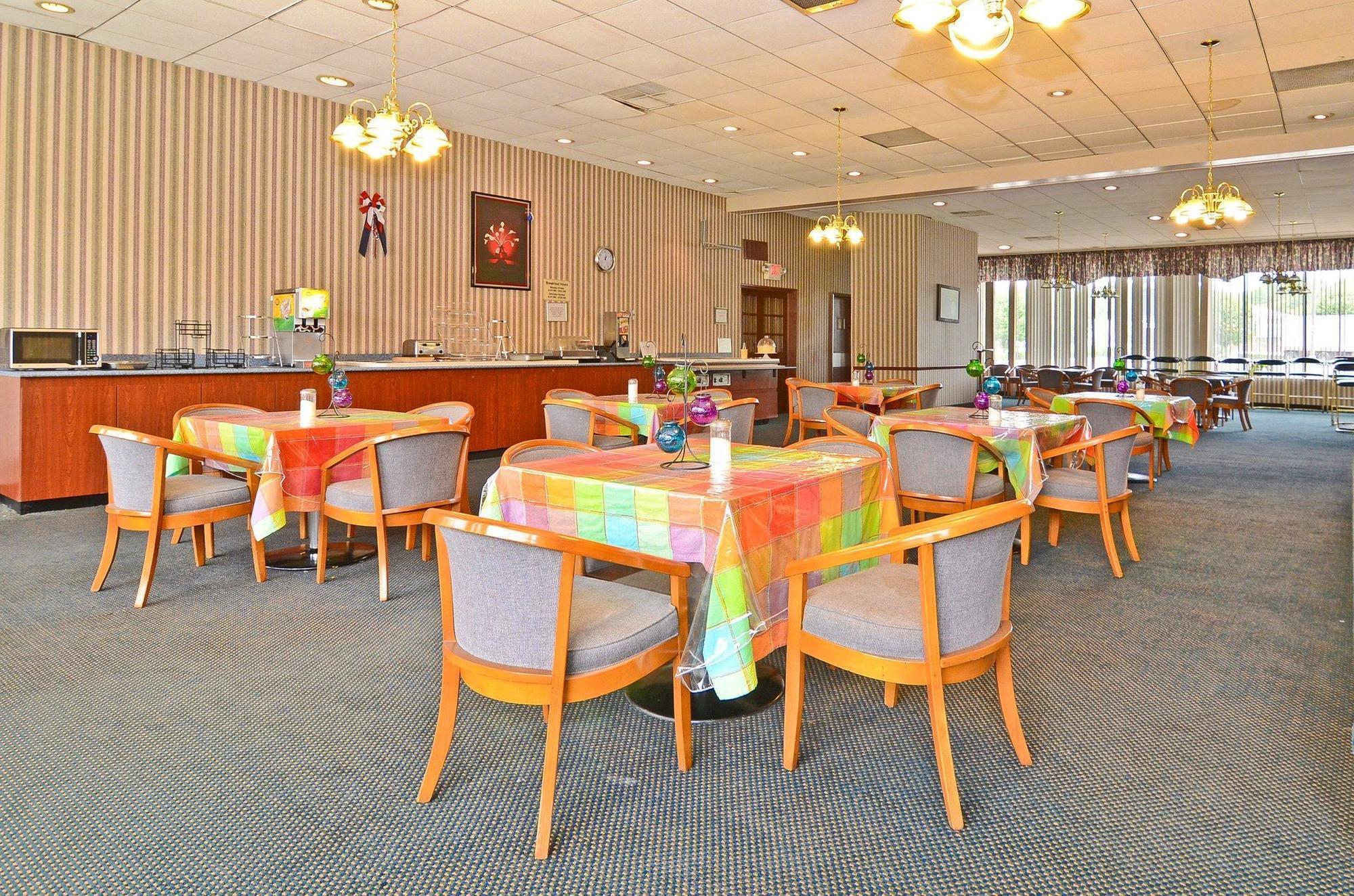 Red Carpet Inn & Suites Carneys Point/Wilmington Экстерьер фото